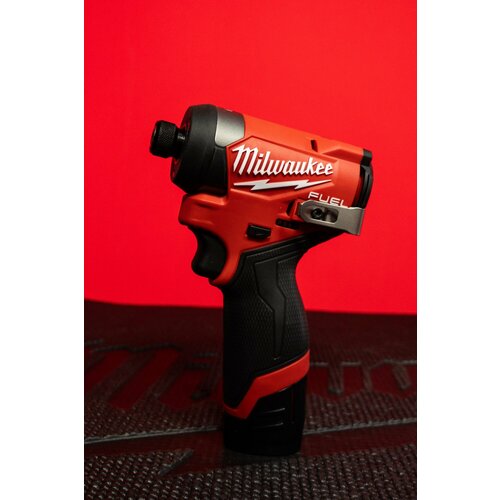 Аккумуляторный импульсный винтоверт Milwaukee M12 FID2-202 фото, описание